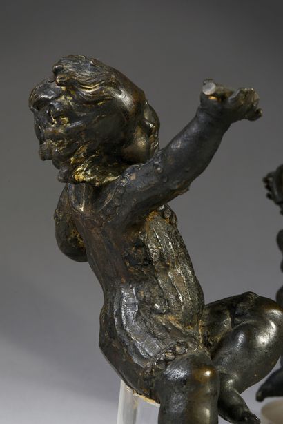 null Paire d'anges en bronze à patine noire.
Italie, XVIIe siècle H. : 20 cm
(petits...