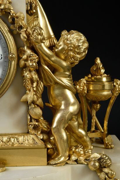 Maison SORMANI Clock in chased and gilded bronze and white marble representing the...