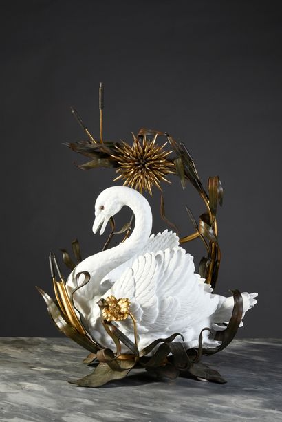 null Planter formed of a cookie swan in a gilt and patinated bronze and brass frame...