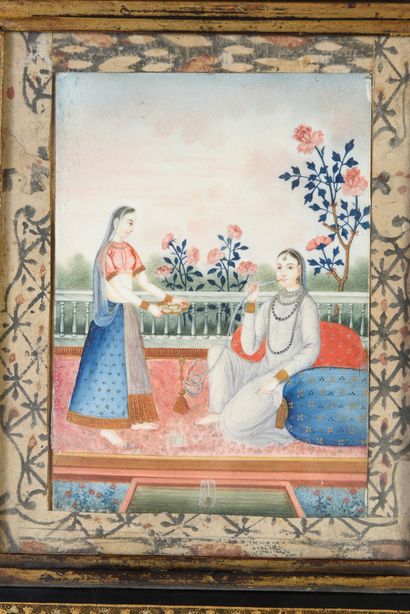 Ecole Indienne du XIXe siècle. Woman smoking the hookah and its following.
Miniature.
14...