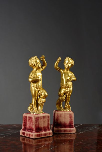 Deux sujets en bronze ciselé et doré à décor...