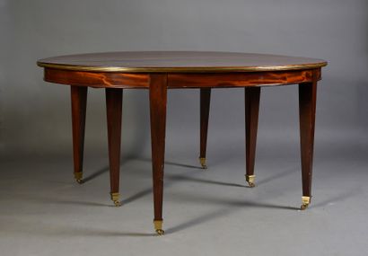 null Important dining room table in mahogany and Cuban mahogany veneer, resting on...