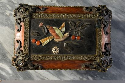 Alphonse GIROUX. PARIS Précieux coffret en placage de bois de roses à motifs de losanges,...