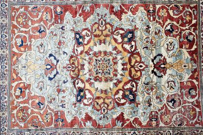 null Exceptional and very fine Heriz (Northwest Persia) circa 1870/1880.
Dimensions....