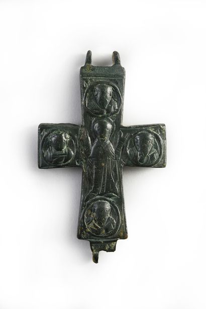 null Élément de croix-pectorale, encolpion en bronze fondu, décor en relief avec...