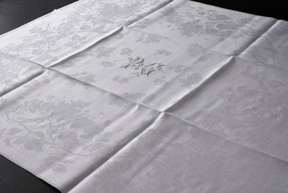 null Banquet tablecloth and twenty-two damask napkins with lilac sprays, 2nd half...