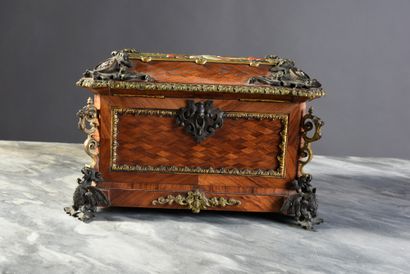 Alphonse GIROUX. PARIS Precious rosewood veneer box with diamond patterns, rich ornamentation...