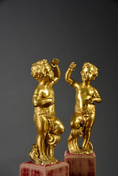 null Deux sujets en bronze ciselé et doré à décor de putti.
H. : 21 cm
Epoque XVIIIe...