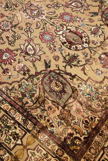 null Rare and exceptional Tabriz Soof in silk brocaded with golden threads (North-West...