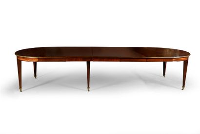 Important dining room table in mahogany and...
