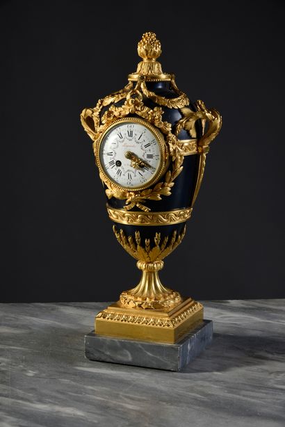null Clock in chased bronze, gilded and black lacquered, the ovoid body with rich...
