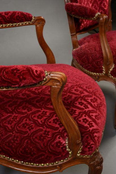 null Pair of cabriolet armchairs in molded and carved wood.
Cambered legs with flowery...
