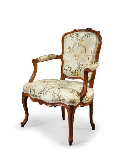 null Cabriolet armchair in molded and carved beech.
Cambered legs ending in a scroll,...