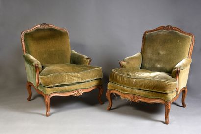 null Pair of large bergères with queen back in natural wood, molded and carved with...