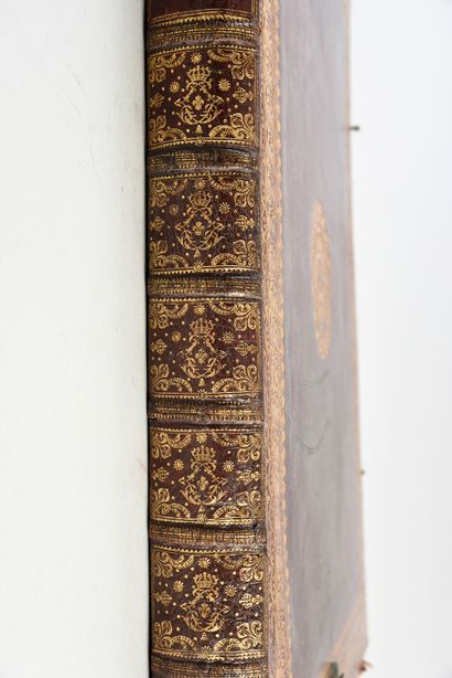 null BINDING Folder in plano formed of a replacement of eighteenth century binding...