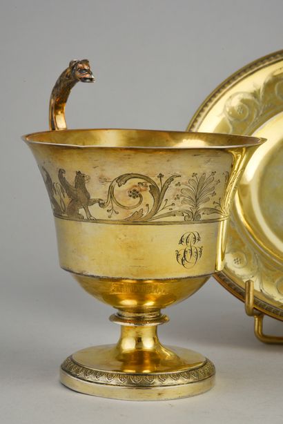 null Cup and its under cup out of vermeil 950°° with finely engraved decoration of...