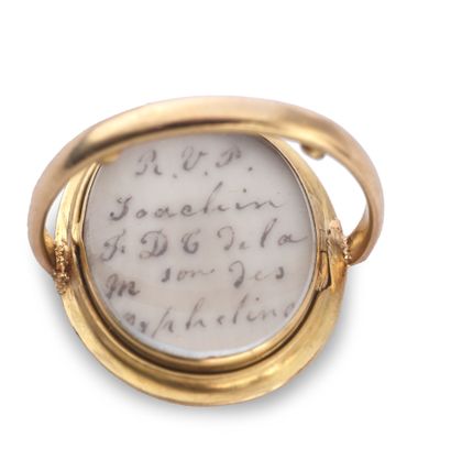 null Mourning ring in 18K yellow gold and glass in which is arranged an oval miniature...
