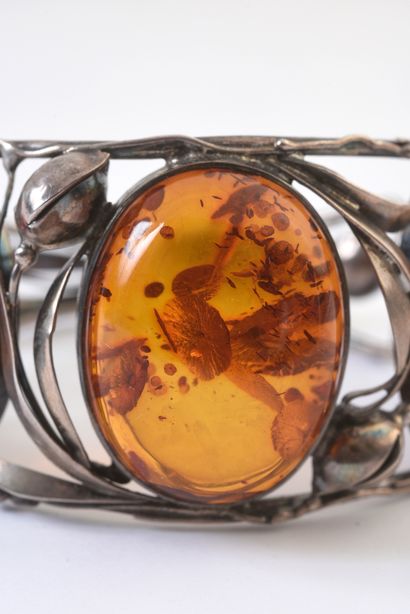 null Bracelet in silver 800e openwork, decorated with 3 cabochons of amber in fall,...