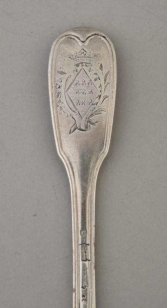 null Lot composed of three silver spoons net model, the spatula engraved with a coat...