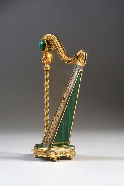 null Harp miniature silver 800 ° and vermeil, finely engraved with volutes and head...