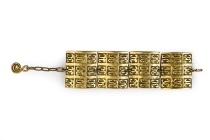 Bracelet en bronze doré patiné, composé de...