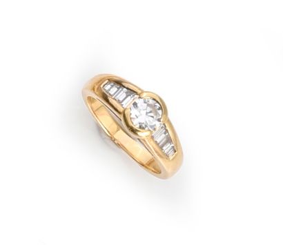 null Gold ring 750th (18k) decorated with a brilliant (0.60 cts) and baguette diamonds.
TDD...