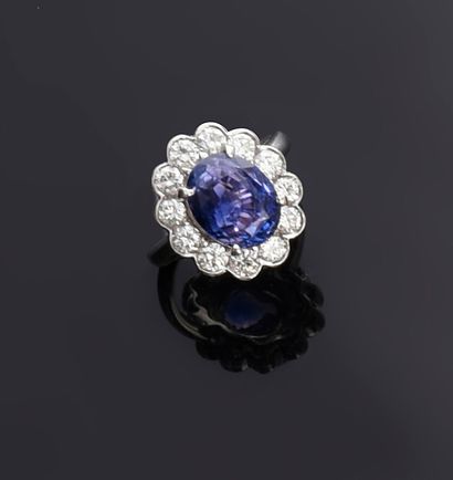 null Pompadour ring in platinum 800e, set with an oval faceted blue-violet sapphire,...