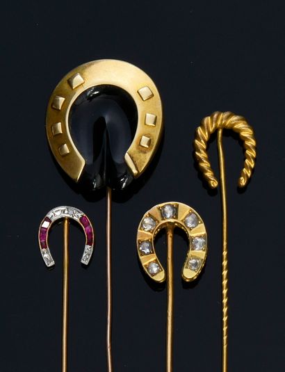 null Three tie pins in gold 750e, with horseshoe pattern, set with roses, calibrated...