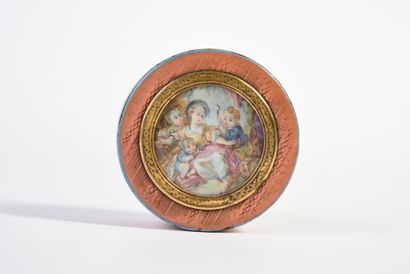 null Round box in bergamot with orange lacquered decoration and blue nets, the lid...
