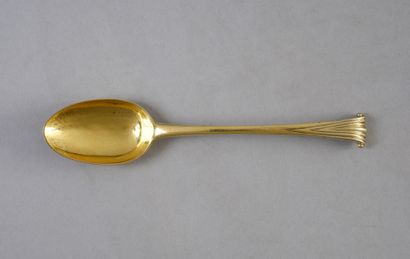 null Suite of six English vermeil dessert spoons, the handles plain, ending with...