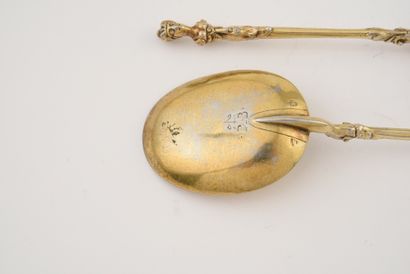 null Pair of rat tail spoons in gilt silver, the plain handle is finished with a...