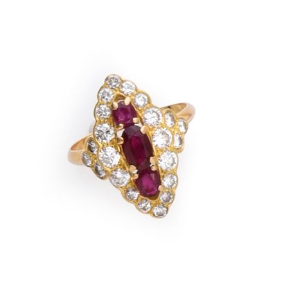 Marquise ring in gold 750e decorated with...