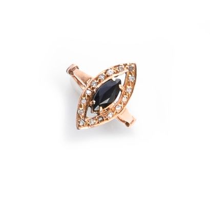 null Marquise ring in 385th gold, set with a blue navette stone and small roses,...
