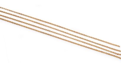 null Long watch chain in gold 750th (18k), triple jaseron mesh, spring ring clasp.
French...