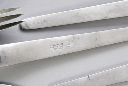 Arne JACOBSEN (1902-1971) & A. MICHELSEN Editeur, 1957 Suite of 42 pieces of cutlery...