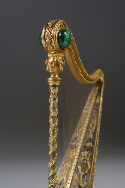 null Harp miniature silver 800 ° and vermeil, finely engraved with volutes and head...