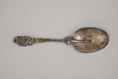 null Silver rat tail spoon, the handle decorated with twisted patterns and finished...