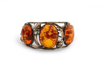 null Bracelet in silver 800e openwork, decorated with 3 cabochons of amber in fall,...