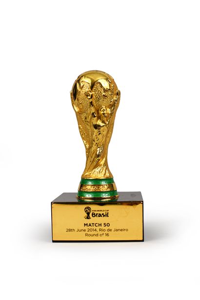 null Mini trophée de la Coupe du Monde 2014 au Brésil pour le match 50 entre la Colombie...