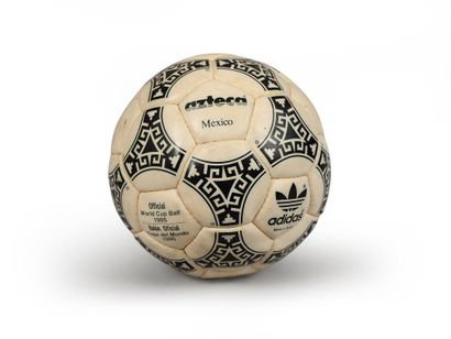 null Ballon Adidas Azteca Mexico (officiel pour la Coupe du Monde 1986) utilisé lors...