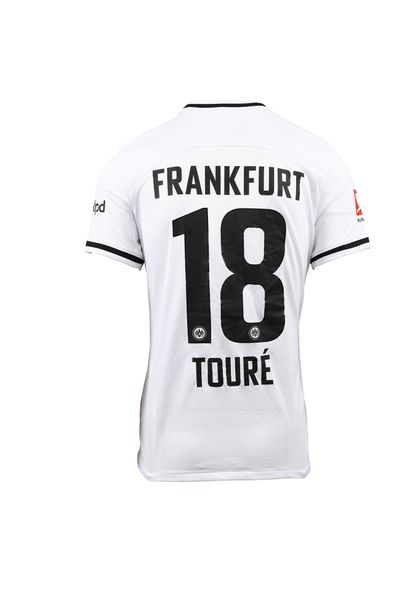 null Almamy Touré. Défenseur. Maillot N°18 de l'Eintracht Francfort porté lors de...