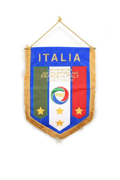 null Fanion officiel de l'équipe d'Italie pour le match face à la France le 17 juin...