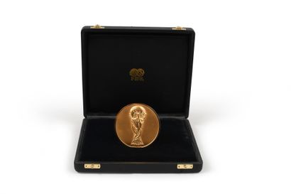 null Médaille commémorative de la Coupe du Monde de la Fifa. Diamètre 6,8 cm. Dans...