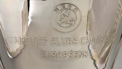 null Trophée de la Ligue des Champions. Réplique en métal de la Coupe aux grandes...