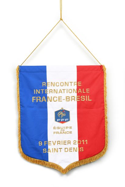 null Fanion officiel de l'Équipe de France pour le match amical face au Brésil le...