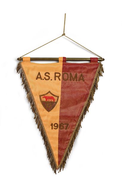 null Fanion officiel de l'AS Roma pour la saison 1967. Brodé au fil d'or. Couleur...