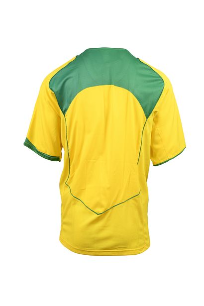 null Memorabilia jersey of the Brazilian Team 2002 with authentic autographs of 16...