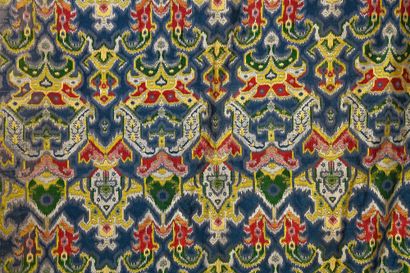 null Two vividly decorated woven fabrics, circa 1920-1930, the most remarkable one...