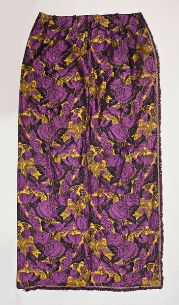 null Two pairs of curtains, circa 1925, lampas shaped artificial silk type rayon...