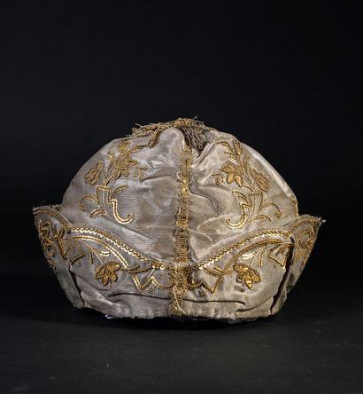 null Opulent bonnet d'intérieur brodé pour homme, première moitié du XVIIIe siècle,...